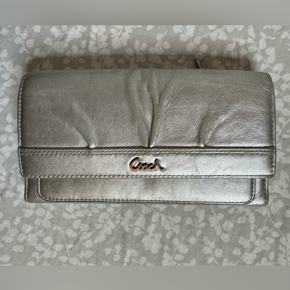 COACH Soho Pleated Patent Leather Slim Envelope Wallet Gray F42813 - Picture 1 of 5